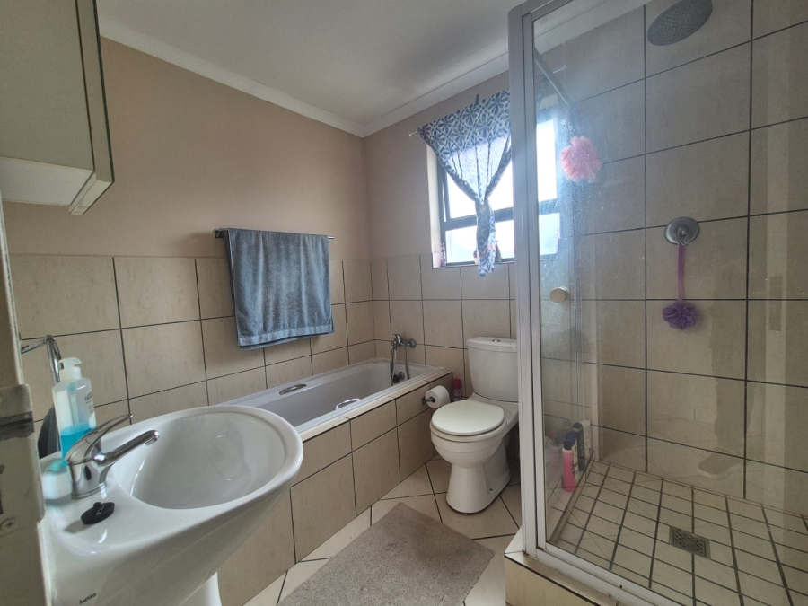 To Let 2 Bedroom Property for Rent in Burgundy Estate Western Cape
